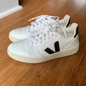 Veja V10 size 36 great used condition